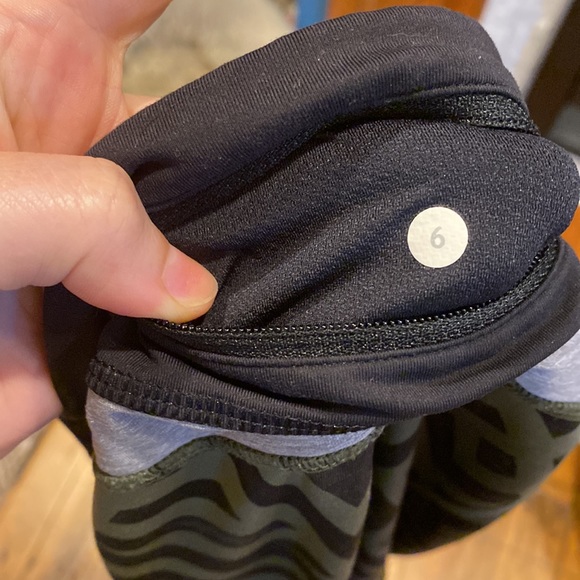 Lululemon inspire crops in chevron shuffle - Picture 4 of 4